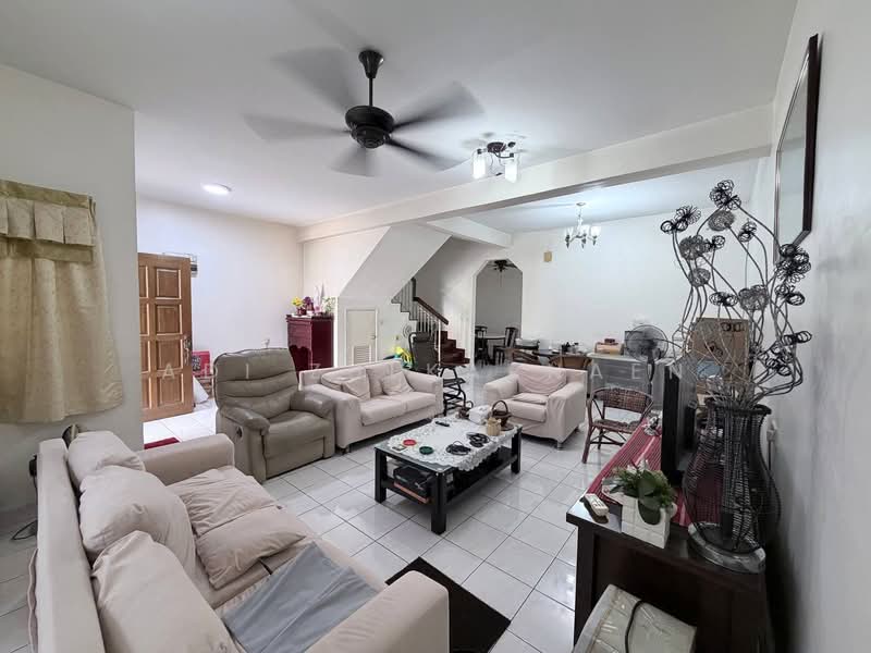 2-storey Terraced House for Sale in Kota Damansara (Selangor) - Adi Zulkarnaen - Living Room - PropertyGuru.com.my
