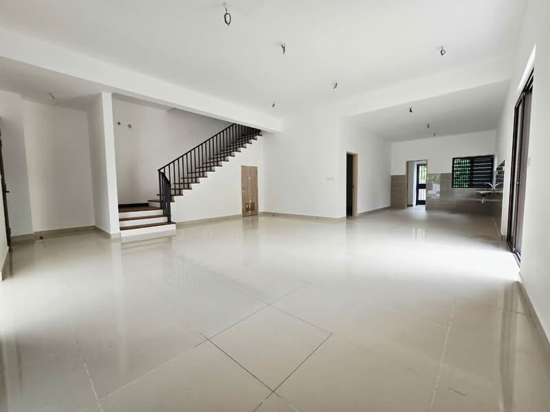 2-storey Terraced House for Sale in Bandar Kinrara Seksyen 8 (Bandar Kinrara) - John Lee - Living Room - PropertyGuru.com.my