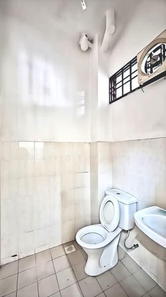 2-storey Terraced House for Sale in Bandar Putra (Kulai) - Jayden Ng - Bathroom - PropertyGuru.com.my