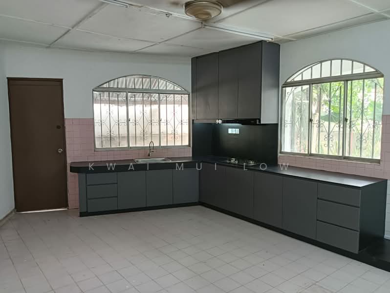 1-storey Terraced House for Rent in Taman Bukit Cheras (Cheras) - Kwai Mui Low - Kitchen - PropertyGuru.com.my