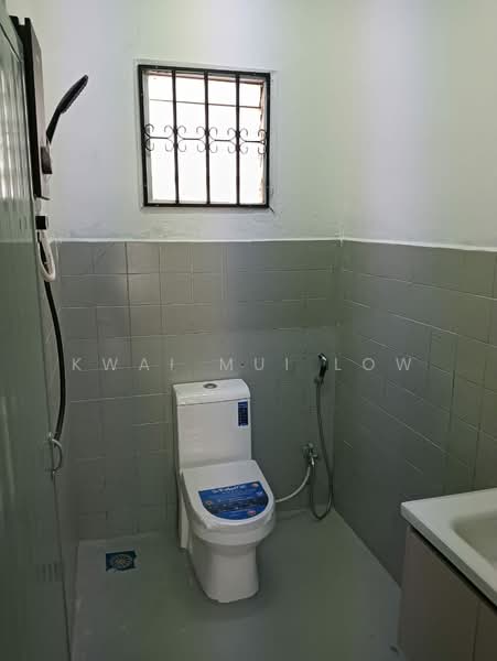 1-storey Terraced House for Rent in Taman Bukit Cheras (Cheras) - Kwai Mui Low - Bathroom - PropertyGuru.com.my