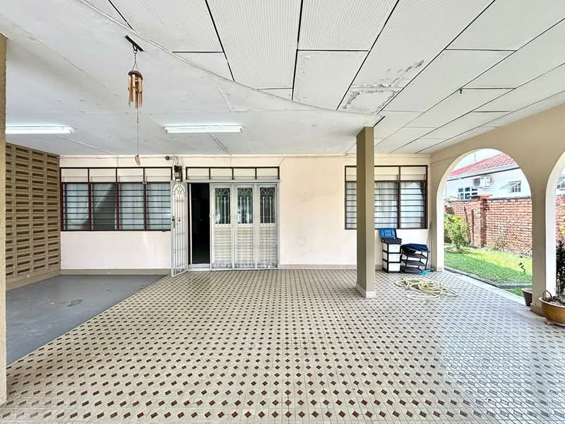 Single Storey Semi-D Taman Pantai Batu Pahat Johor untuk Untuk Dijual - RM 588,000, Mac 2026 - Exterior - PropertyGuru.com.my