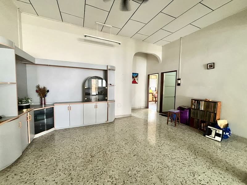 Single Storey Semi-D Taman Pantai Batu Pahat Johor untuk Untuk Dijual - RM 588,000, Mac 2026 - Living Room - PropertyGuru.com.my