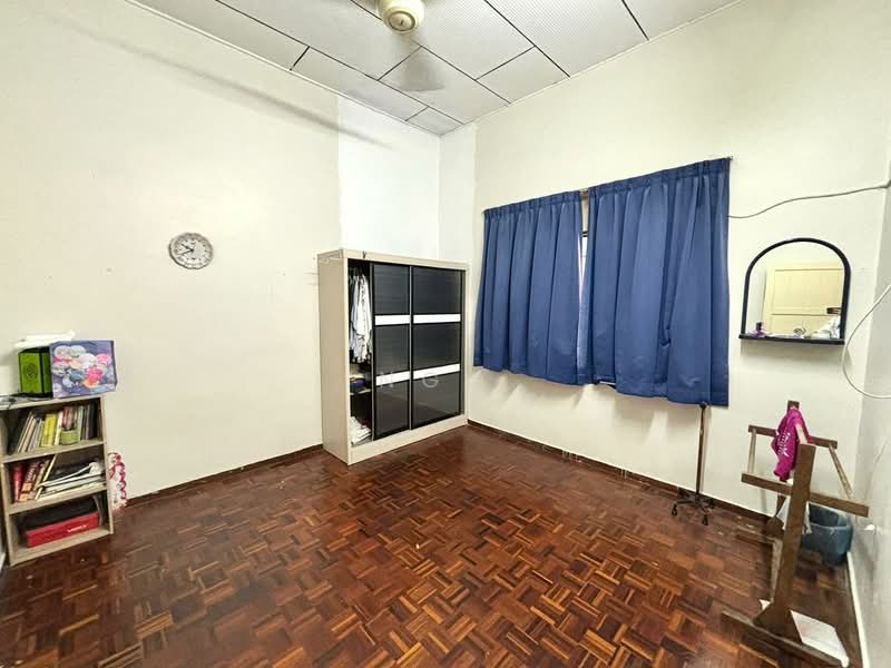 Single Storey Semi-D Taman Pantai Batu Pahat Johor untuk Untuk Dijual - RM 588,000, Mac 2026 - Bedroom - PropertyGuru.com.my