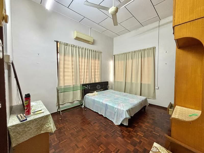 Single Storey Semi-D Taman Pantai Batu Pahat Johor untuk Untuk Dijual - RM 588,000, Mac 2026 - Bedroom - PropertyGuru.com.my