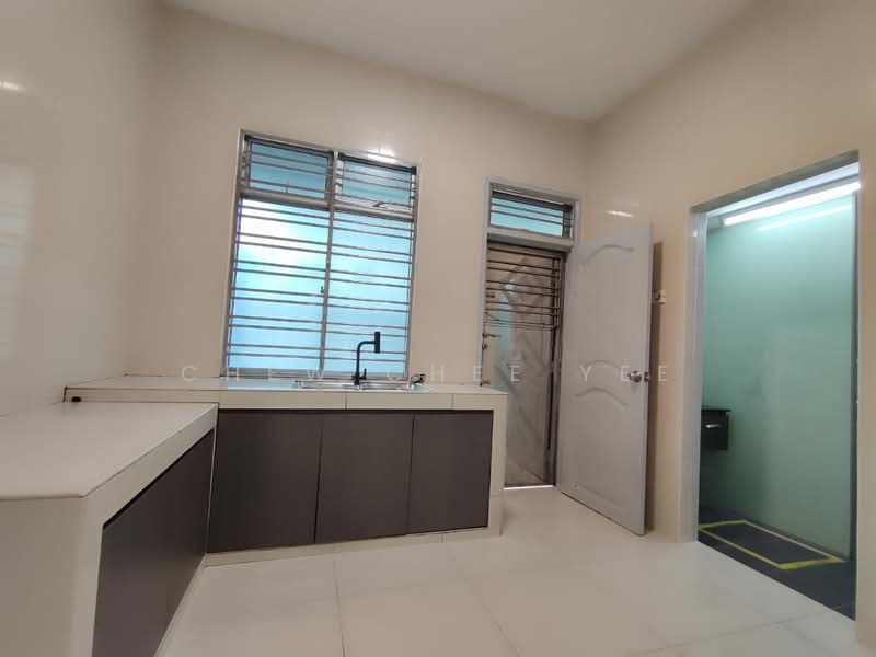 2-storey Terraced House for Rent in Taman Mount Austin (Tebrau) - Chew Chee Yee - Kitchen - PropertyGuru.com.my