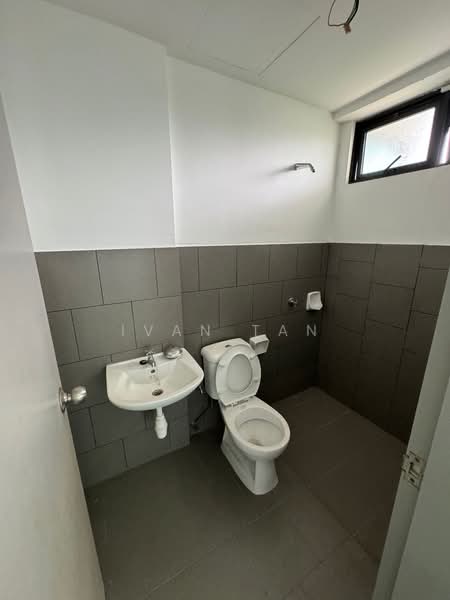 Bungalow for Sale in Taman Danau Desa (Taman Desa) - Ivan Tan - Bathroom - PropertyGuru.com.my
