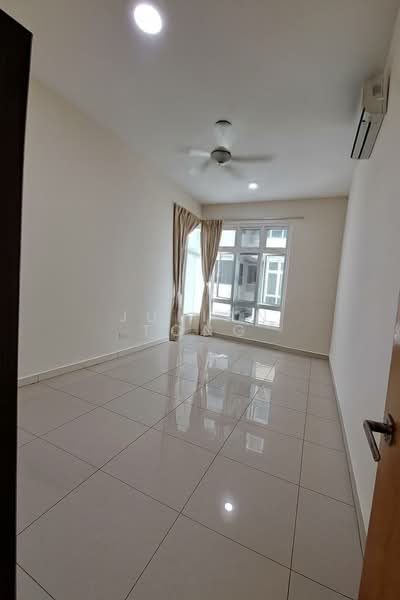 Condominium for Sale at Sri Putramas III / Royal Regent - Julian Tong - Living Room - PropertyGuru.com.my