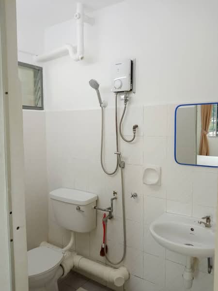 Taman Pekaka Apartment untuk Untuk Disewa - RM 1,600 /bulan, Feb 2026 - Bathroom - PropertyGuru.com.my