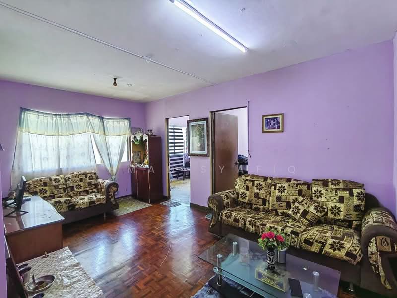 Flat PKNS Seksyen 8 untuk Untuk Dijual - RM 180,000, Feb 2026 - Living Room - PropertyGuru.com.my