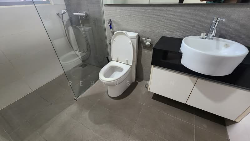 Condominium for Rent at Hampshire Residences - Rehvus Tan - Bathroom - PropertyGuru.com.my
