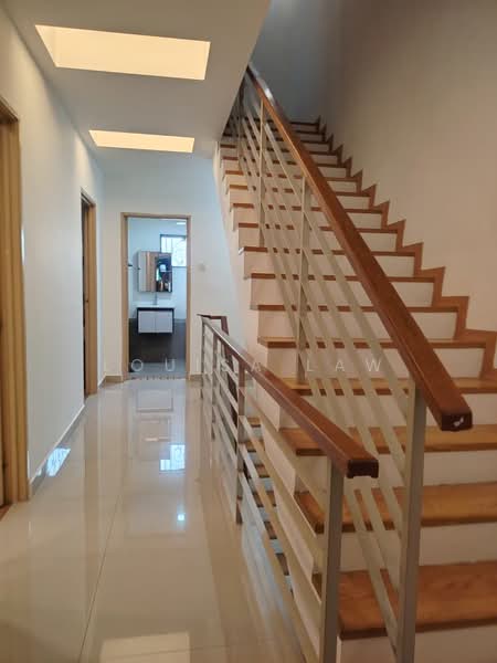 2.5-storey Terraced House for Sale in Taman Bukit Serdang (Seri Kembangan) - Louisa Law - Corridor - PropertyGuru.com.my