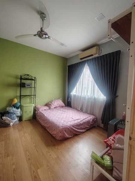 2.5-storey Terraced House for Sale in Taman Bukit Serdang (Seri Kembangan) - Louisa Law - Bedroom - PropertyGuru.com.my