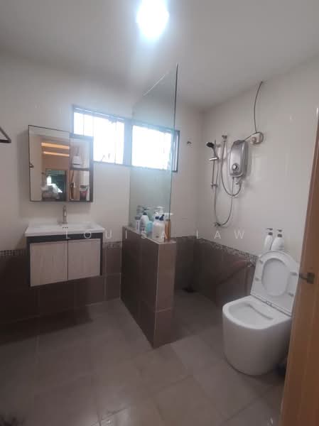 2.5-storey Terraced House for Sale in Taman Bukit Serdang (Seri Kembangan) - Louisa Law - Bathroom - PropertyGuru.com.my