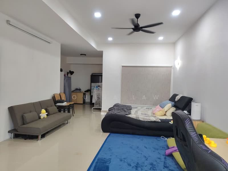 2.5-storey Terraced House for Sale in Taman Bukit Serdang (Seri Kembangan) - Louisa Law - Living Room - PropertyGuru.com.my