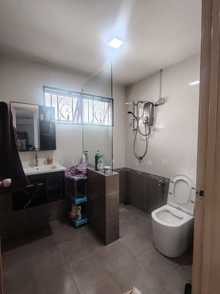 2.5-storey Terraced House for Sale in Taman Bukit Serdang (Seri Kembangan) - Louisa Law - Bathroom - PropertyGuru.com.my