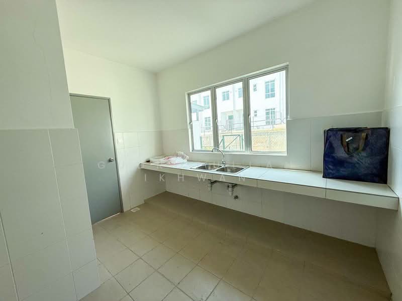 2.5-storey Terraced House for Sale in Sepang (Selangor) - Gudrotullah Ikhwan - Kitchen - PropertyGuru.com.my