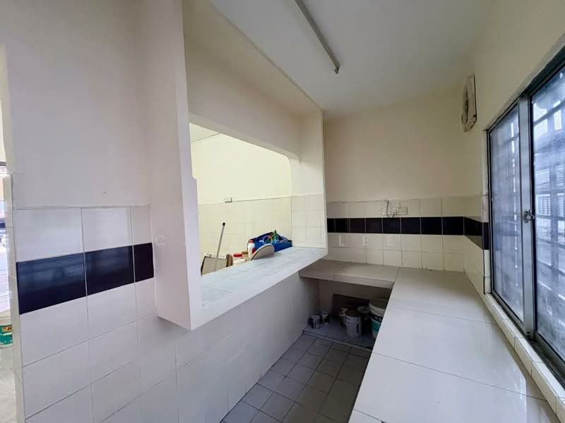 Taman Kepong, Kepong Baru untuk Untuk Disewa - RM 2,300 /bulan, Feb 2026 - Kitchen - PropertyGuru.com.my
