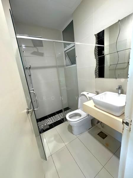 Service Residence for Sale at Skypod Residence - Aaron Yeoh - Bathroom - PropertyGuru.com.my