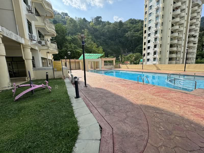 Penhill Perdana Condominium untuk Untuk Dijual - RM 560,000, Feb 2026 - Swimming pool - PropertyGuru.com.my