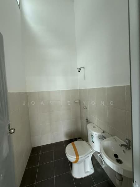 Rumah Teres 2 Tingkat untuk Dijual di Skudai (Johor) - Joanne Yong - Bathroom - PropertyGuru.com.my