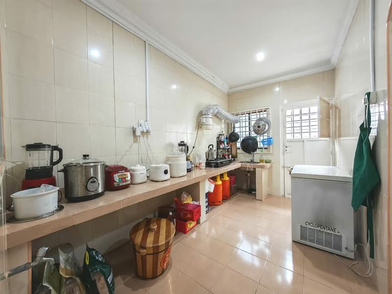 2-storey Terraced House for Sale in Taman Johor Jaya (Johor Bahru) - Iden Tan - Kitchen - PropertyGuru.com.my