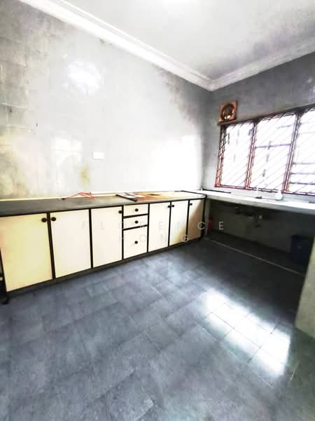 Taman Johor Jaya untuk Untuk Disewa - RM 1,600 /bulan, Mac 2026 - Kitchen - PropertyGuru.com.my