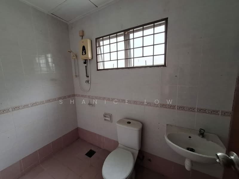 2-storey Terraced House for Sale in Bandar Puteri Puchong (Puchong) - Shanice Low - Bathroom - PropertyGuru.com.my