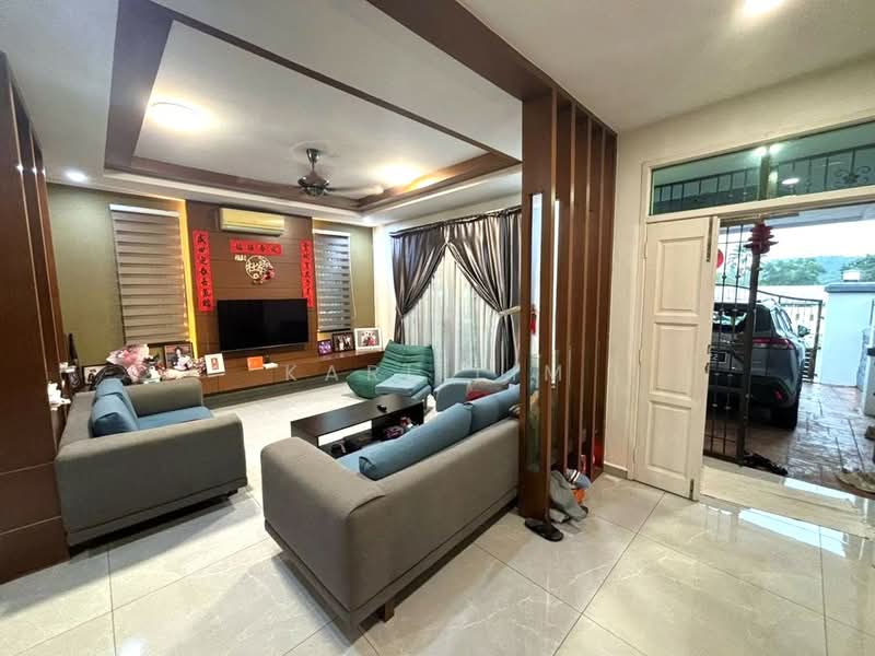 Cluster House for Sale in Austin Heights (Tebrau) - Karl Lim - Living Room - PropertyGuru.com.my