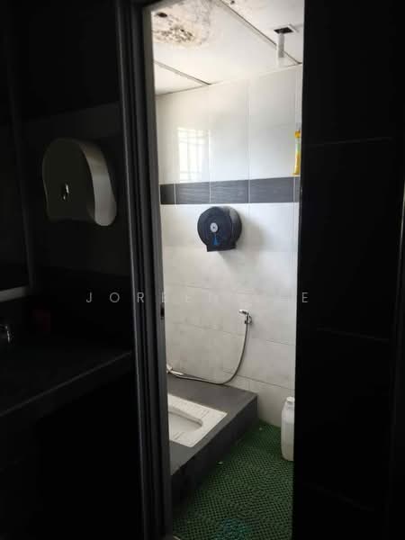 Shop for Sale in Gelang Patah (Johor) - Joreen Lee - Bathroom - PropertyGuru.com.my