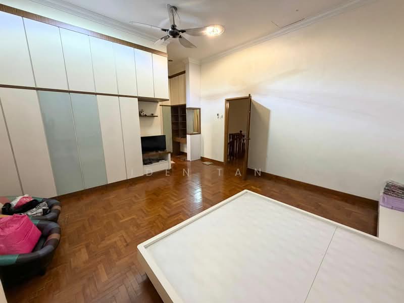 2-storey Terraced House for Sale in Taman Perling (Perling) - Iden Tan - Bedroom - PropertyGuru.com.my