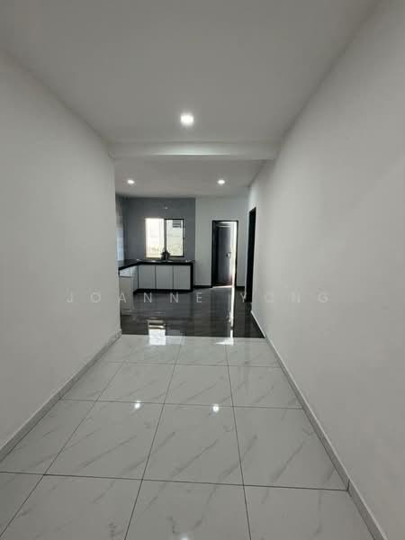Single Storey Terrace House @ 11 Jalan Silat Cekak 15, Taman Selesa Jaya, Skudai, Johor untuk Untuk Dijual - RM 548,000, Mac 2026 - Corridor - PropertyGuru.com.my