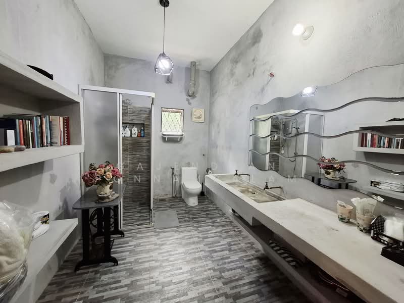 Bungalow for Sale in Taman Overseas Union (Taman Oug) (Jalan Klang Lama (Old Klang Road)) - GAJENDRAN PONNAMPALAM - Bathroom - PropertyGuru.com.my