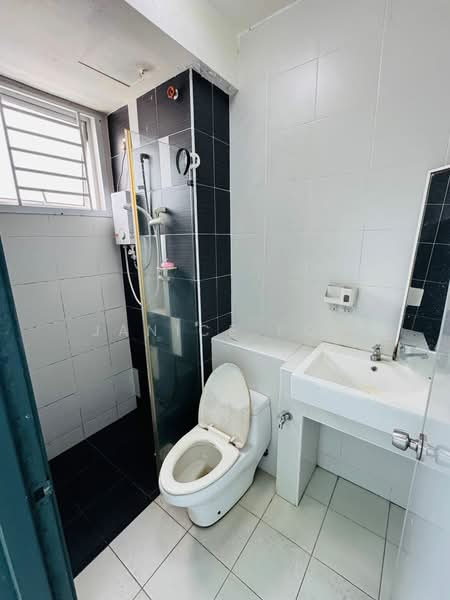 Service Residence for Rent at D'Ambience Residences (Pangsapuri Ikatan Flora) - Janice Foo - Bathroom - PropertyGuru.com.my