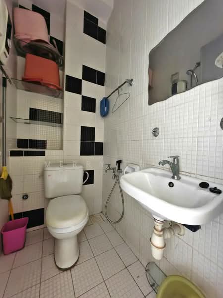 The Sky Executive Suites untuk Untuk Dijual - RM 430,000, Feb 2026 - Bathroom - PropertyGuru.com.my