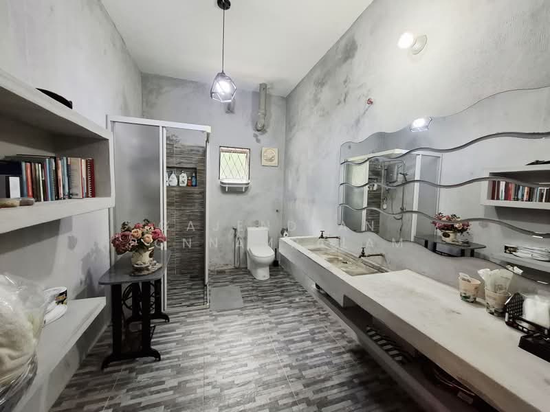 Rumah Banglo untuk Dijual di Taman Yarl (Jalan Klang Lama (Old Klang Road)) - GAJENDRAN PONNAMPALAM - Bathroom - PropertyGuru.com.my