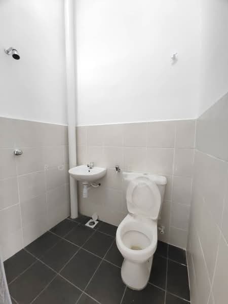 2-storey Terraced House for Sale in Taman Scientex Rawang (Rawang) - Rocky Chan - Bathroom - PropertyGuru.com.my