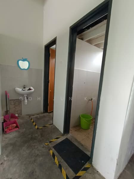 Shop for Rent in Durian Tunggal (Melaka) - Goh Jun Khai - Interior - PropertyGuru.com.my