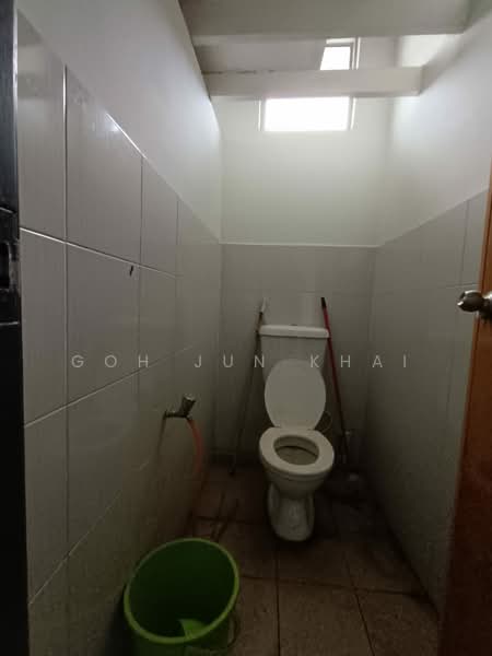 Shop for Rent in Durian Tunggal (Melaka) - Goh Jun Khai - Bathroom - PropertyGuru.com.my