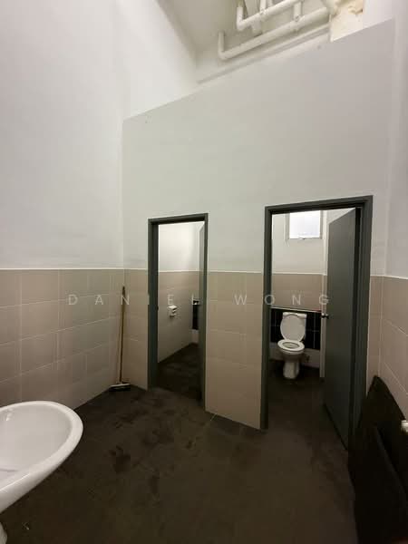 Semi-D Factory for Sale in Taman Perindustrian Senai (Senai) - Daniel Wong - Bathroom - PropertyGuru.com.my