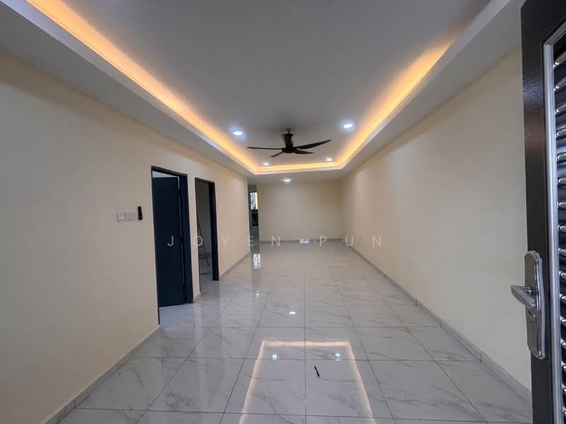 Taman Ungku Tun Aminah untuk Untuk Dijual - RM 598,000, Feb 2026 - Living Room - PropertyGuru.com.my