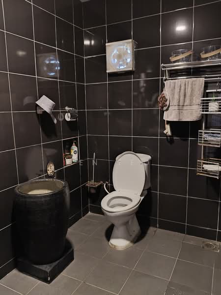 2-storey Terraced House for Sale in Dhoby Ghaut (George Town) - Pen Teo - Bathroom - PropertyGuru.com.my