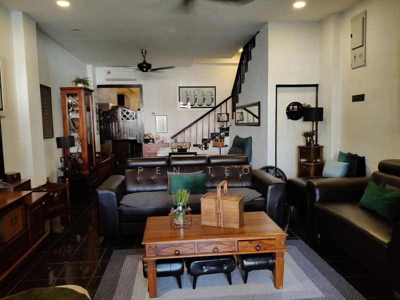 2-storey Terraced House for Sale in Dhoby Ghaut (George Town) - Pen Teo - Living Room - PropertyGuru.com.my