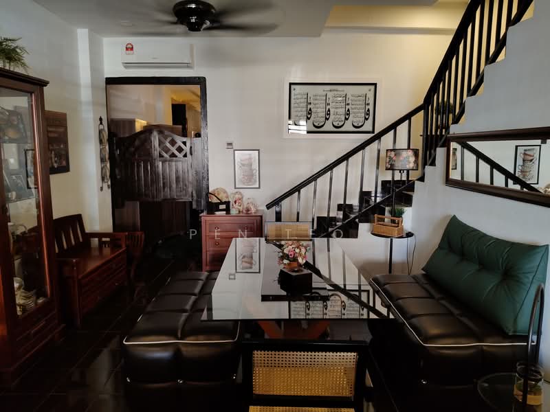 2-storey Terraced House for Sale in Dhoby Ghaut (George Town) - Pen Teo - Living Room - PropertyGuru.com.my