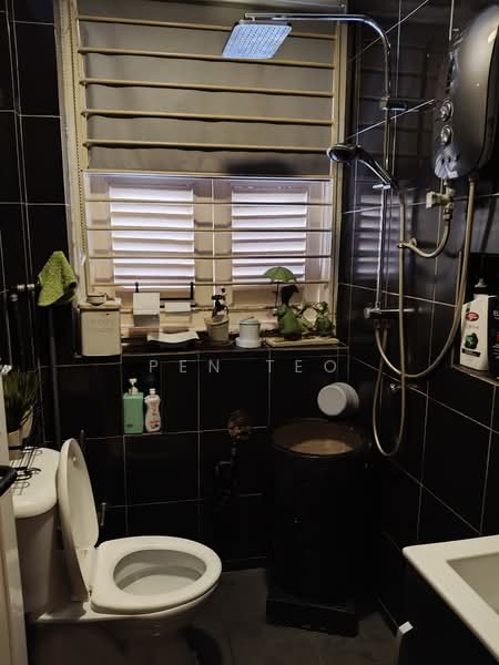 2-storey Terraced House for Sale in Dhoby Ghaut (George Town) - Pen Teo - Bathroom - PropertyGuru.com.my