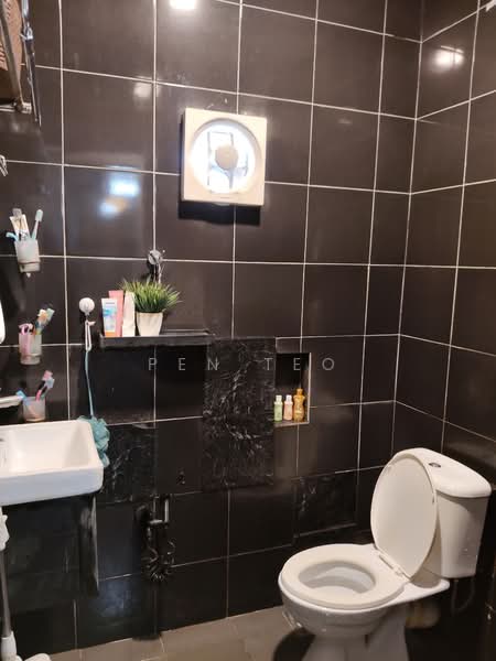 2-storey Terraced House for Sale in Dhoby Ghaut (George Town) - Pen Teo - Bathroom - PropertyGuru.com.my