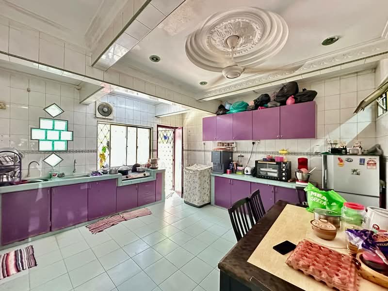 1-storey Terraced House for Sale in Bandar Kinrara Seksyen 5 (Bandar Kinrara) - Lukman Hakim - Kitchen - PropertyGuru.com.my