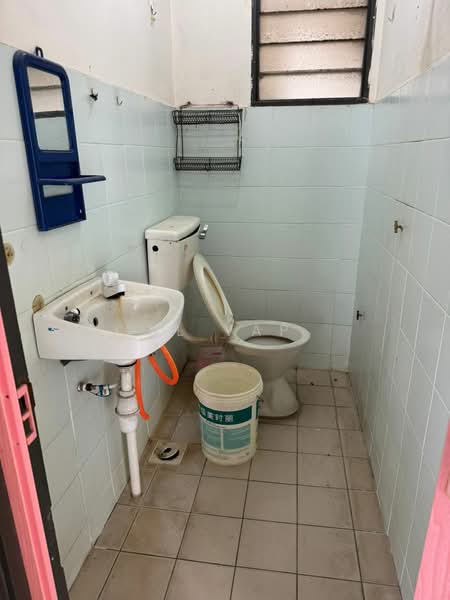 Desa Sri Puteri B untuk Untuk Dijual - RM 208,000, Mac 2026 - Bathroom - PropertyGuru.com.my