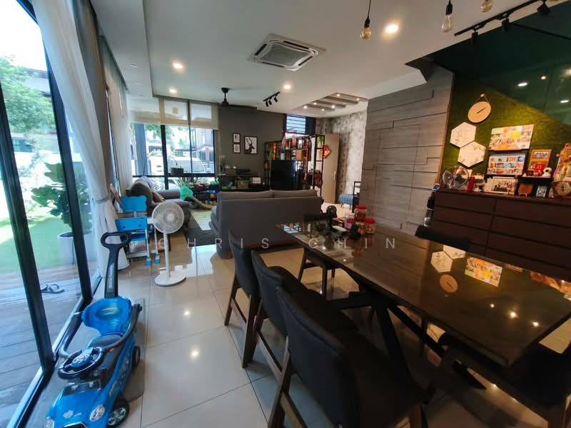 Cluster House for Sale in Bandar Cemerlang (Ulu Tiram) - Chris Chin - Living Room - PropertyGuru.com.my
