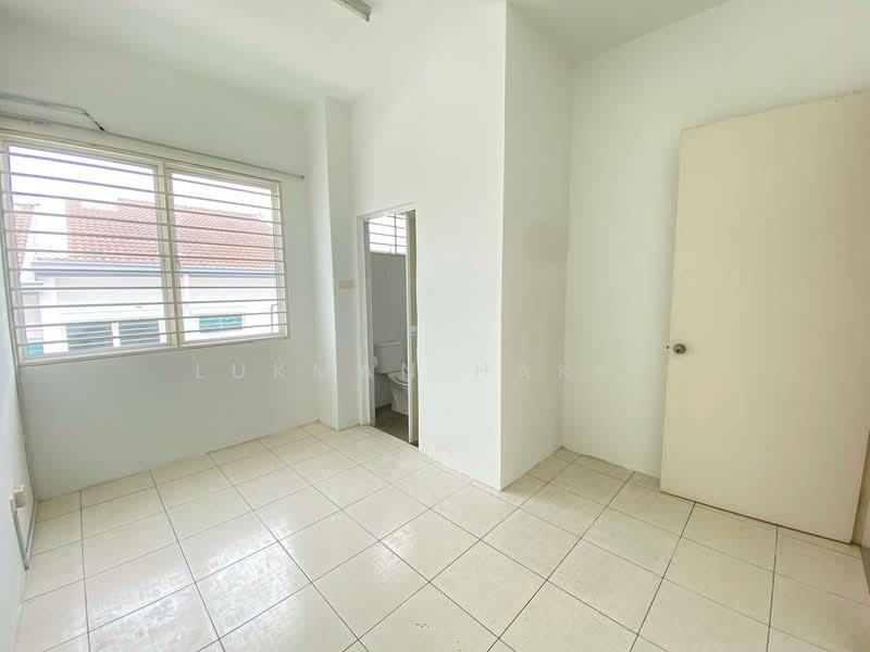 3-storey Terraced House for Sale in Kajang (Selangor) - Lukman Hakim - PropertyGuru.com.my